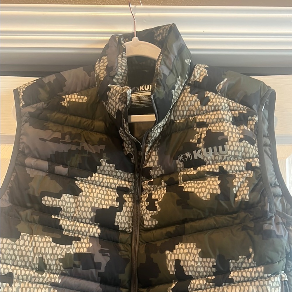 KUIU Super Down LT Vest - Picture 2 of 5